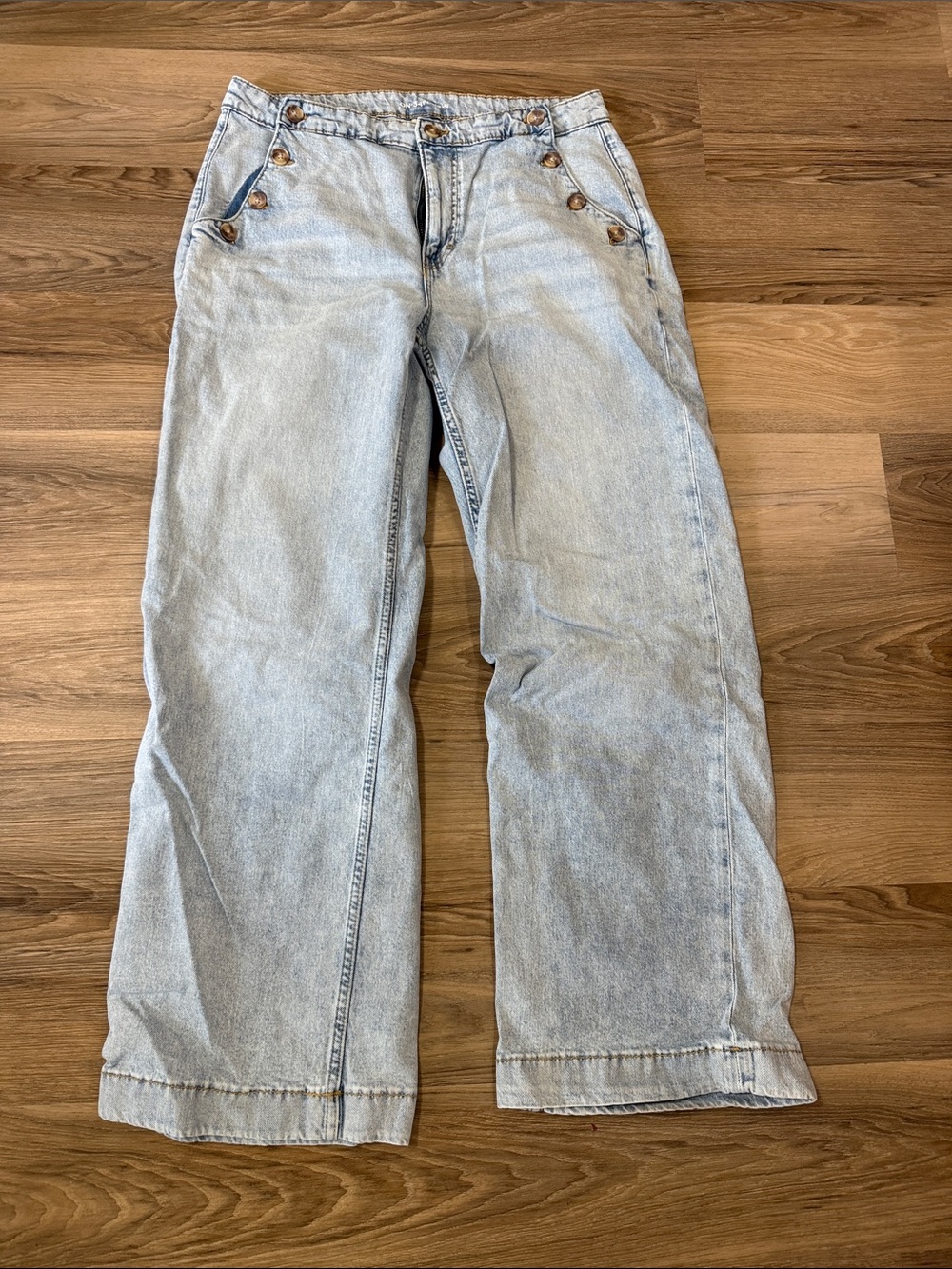 On 34th Light Wash Wide Leg Button-Accent Jeans